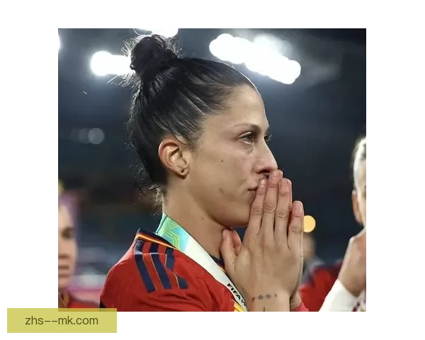 卢比亚莱斯因强吻风波辞职 引发西班牙足球界大震荡